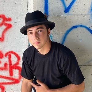 Meet your Posher, Julian